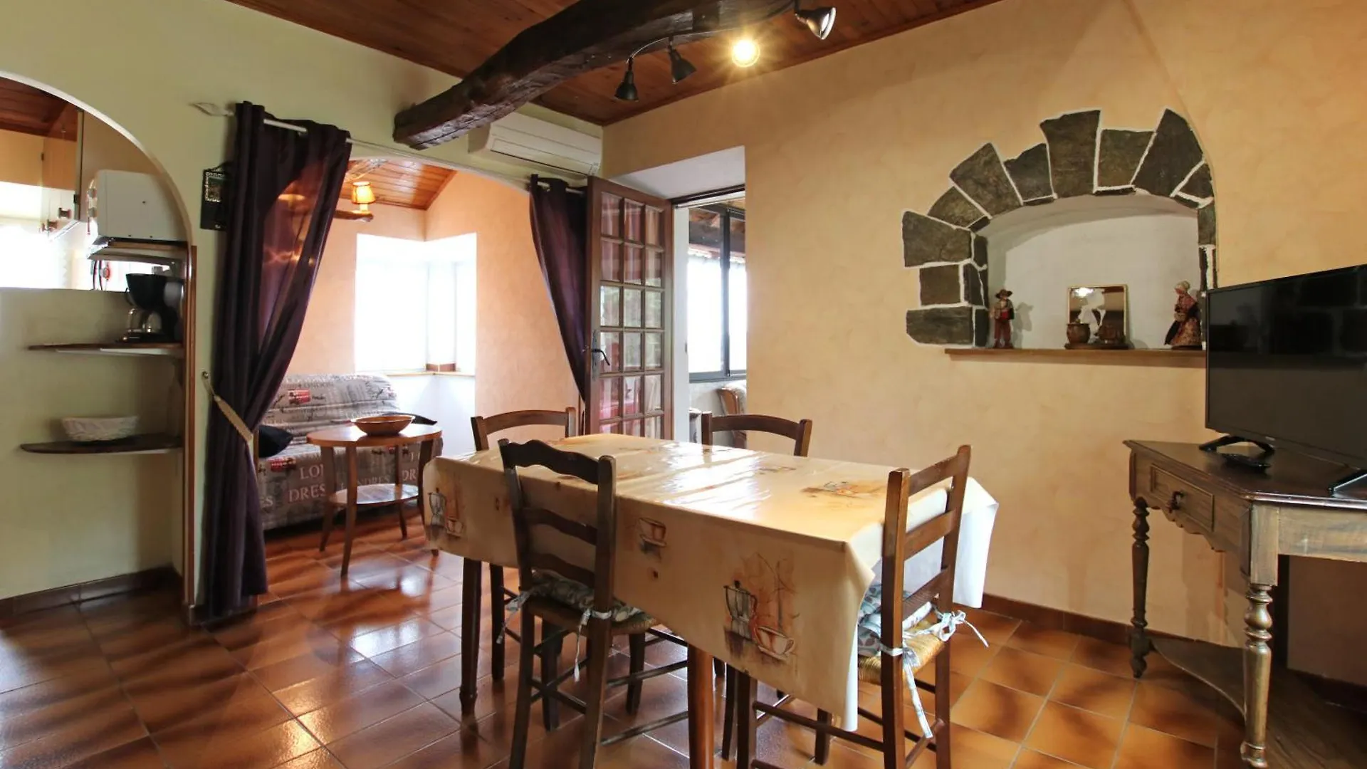 Holiday home Les Gites Du Mas Lachamp Gravieres