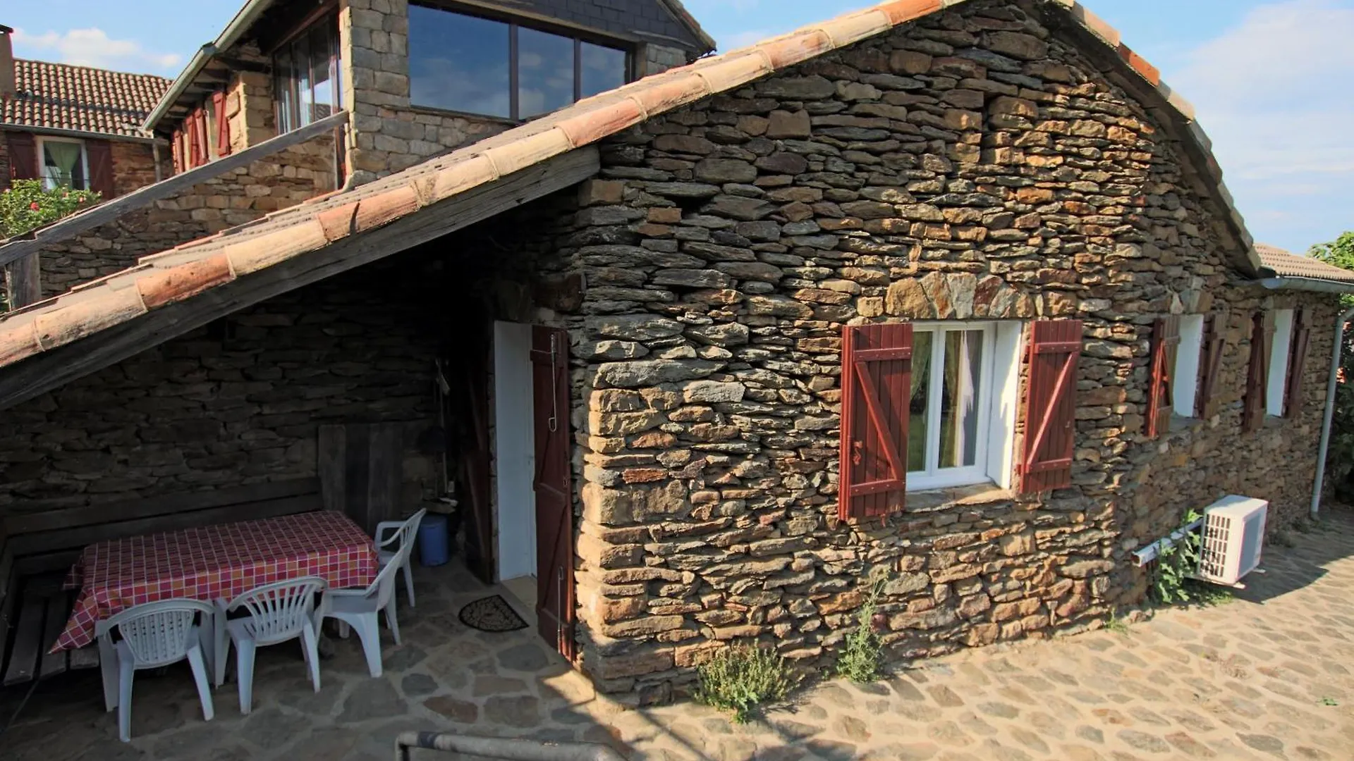 Holiday home Les Gites Du Mas Lachamp Gravieres